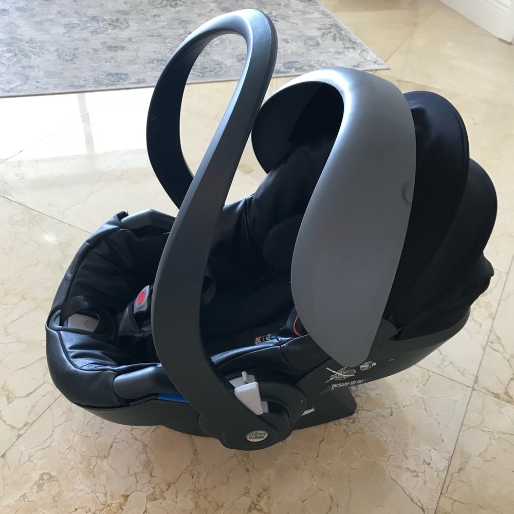 Izi go car seat Mima